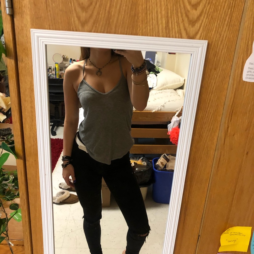 grey tank top